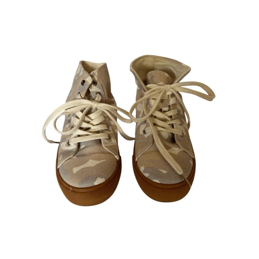 Forever 21 Confidant Light Beige Camo Print Sneakers with Gum Sole Sz 7.5
